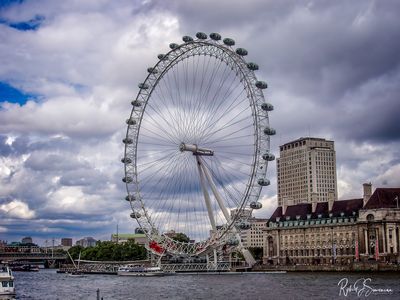 The Eye of London provides beautiful views of london.